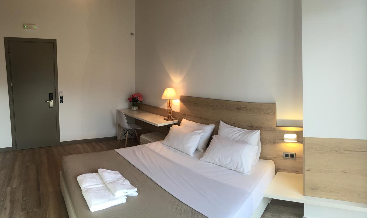 First House Apartment *